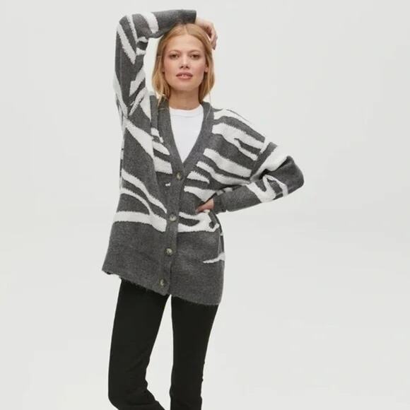 MICHAEL STARS Cardigan Sweater Gray and White Zebra Print Plus Size 1X NWOT - Picture 1 of 15